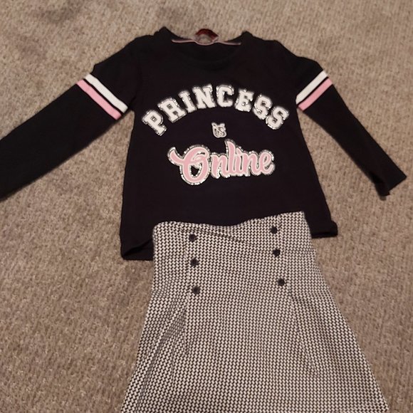 Black Top and Checkered skirt set - Picture 4 of 4